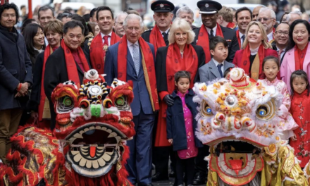 英国王室查尔斯王子唐人街庆新年！伦敦中国城年味十足​，热闹非凡！​