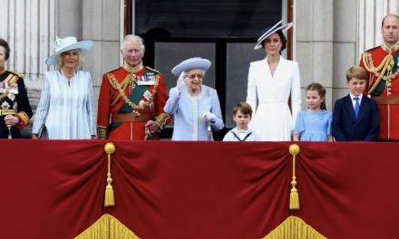 庆祝英国女王登基70周年的白金禧庆典活动正式拉开帷幕！